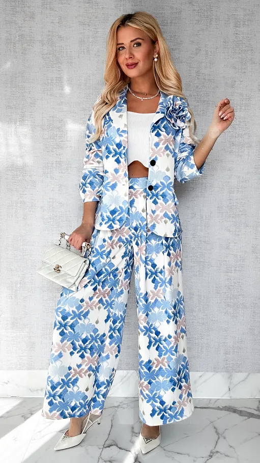 Masełkowy komplet w niebieskie kwiaty marynarka + spodnie ONE SIZE - P484
