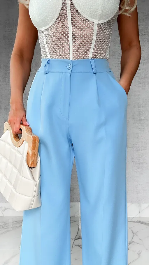 Eleganckie spodnie z zaszewkami i gumką w pasie BLUE - P638