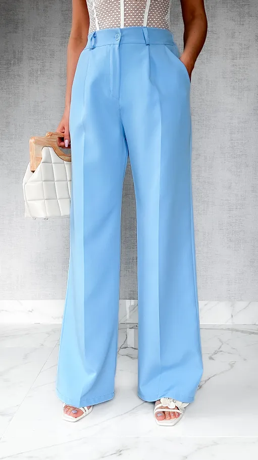 Eleganckie spodnie z zaszewkami i gumką w pasie BLUE - P638