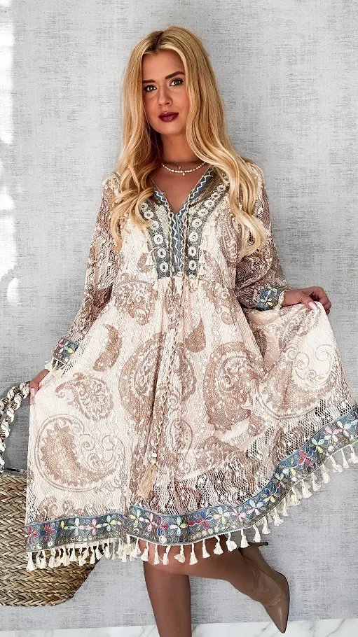 Atrakcyjna BOHO sukienka w beżowe wzory ONE SIZE - P682A