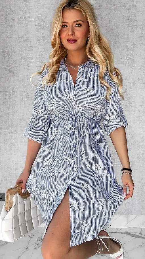 Wiosenna sukienka w niebieskie paski i haftowane kwiaty ONE SIZE - P488