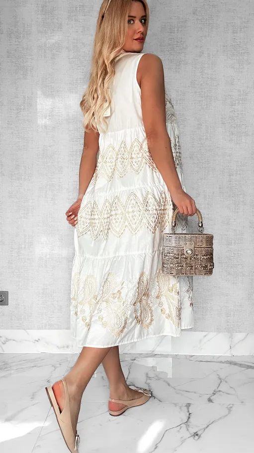 Biała bawełniana MAXI sukienka BOHO haftowana złotą nitką - P454