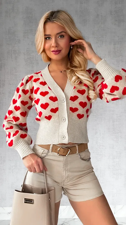 Beżowy sweter na guziki w serduszka ONE SIZE - P151B