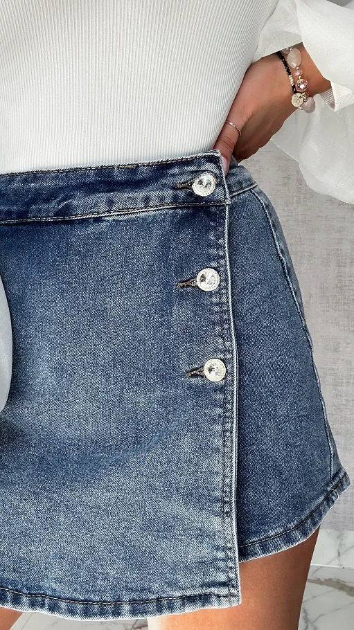 Elastyczne jeansowe spódnico-spodenki z guzikami BLUE JEANS - P531