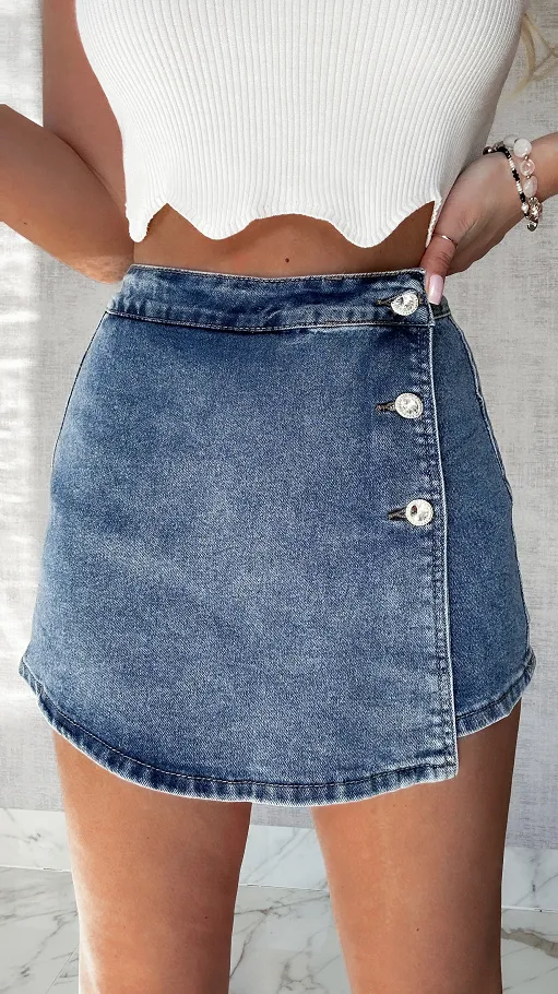 Elastyczne jeansowe spódnico-spodenki z guzikami BLUE JEANS - P531
