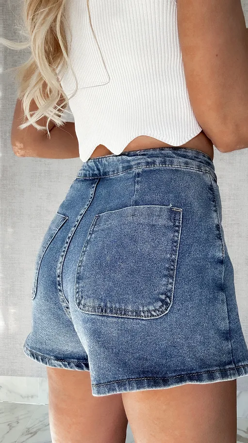 Elastyczne jeansowe spódnico-spodenki z guzikami BLUE JEANS - P531