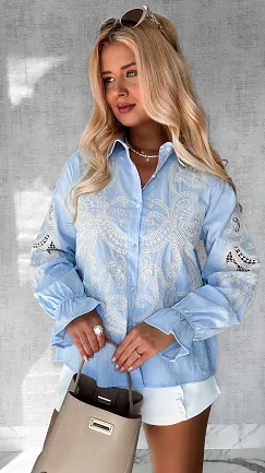 Bawełniana błękitna koszula haftowana i ażurowa ONE SIZE - P493B
