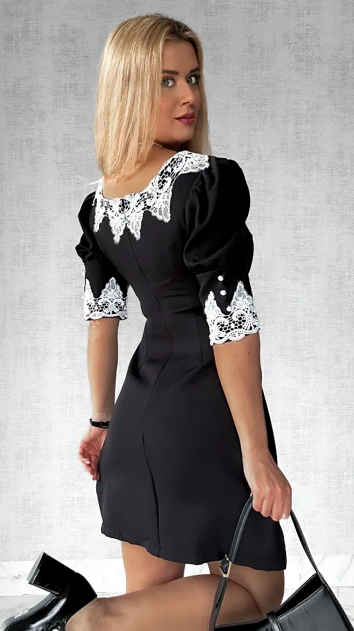 Elegancka sukienka MAŁA czarna z białą koronką - P551