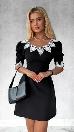 Elegancka sukienka MAŁA czarna z białą koronką - P551