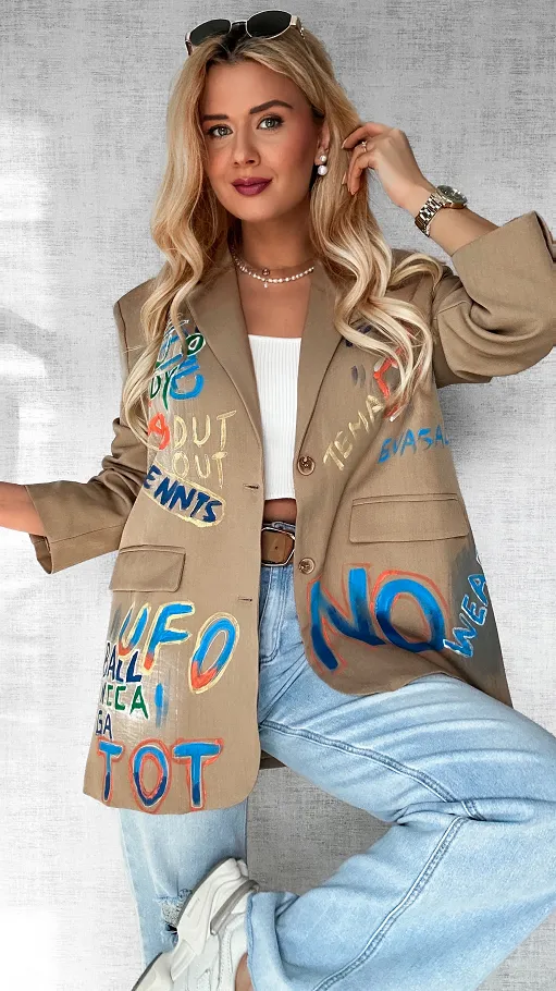 Idealna beżowa marynarka z kolorowym graffiti OVERSIZE - P552A