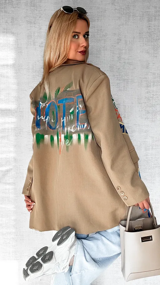 Idealna beżowa marynarka z kolorowym graffiti OVERSIZE - P552A