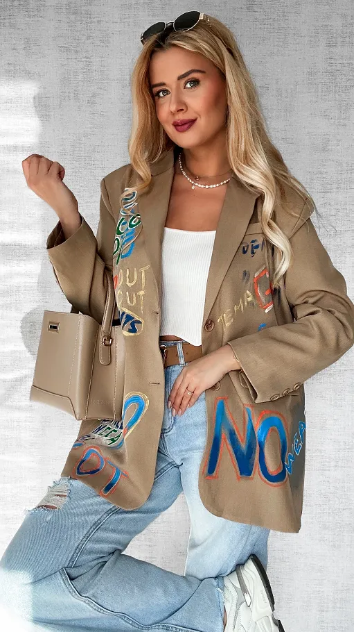 Idealna beżowa marynarka z kolorowym graffiti OVERSIZE - P552A
