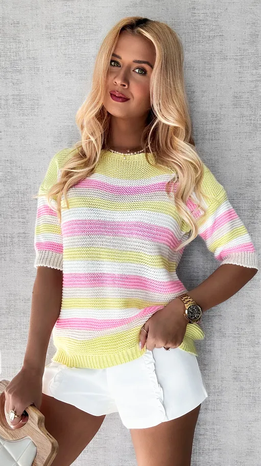 Lekki wiosenny sweter w pastelowe pasy z krótkim rękawem - P472