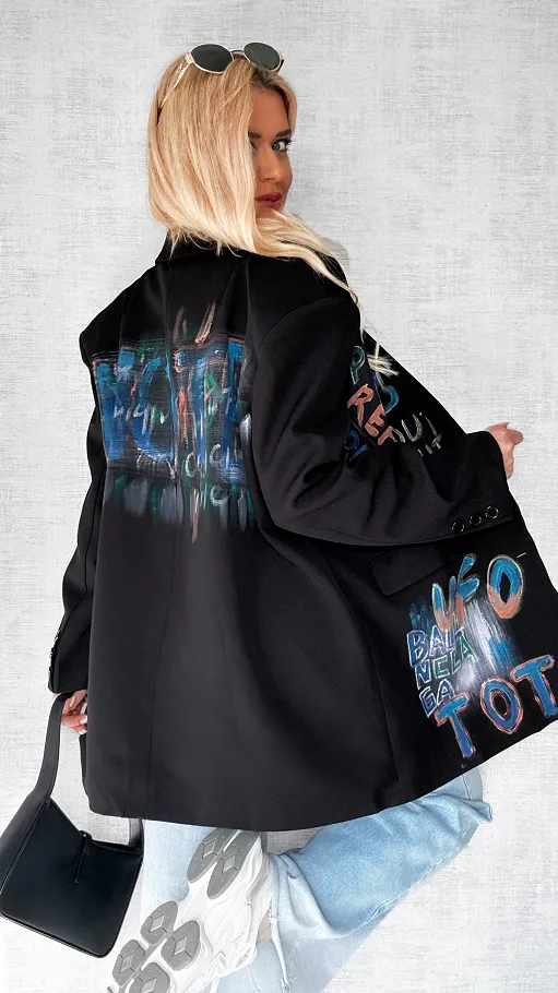 Idealna czarna marynarka z kolorowym graffiti OVERSIZE - P552