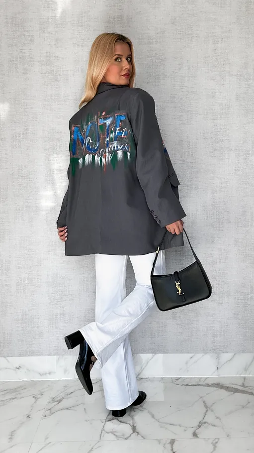 Idealna szara marynarka z kolorowym graffiti OVERSIZE - P552B