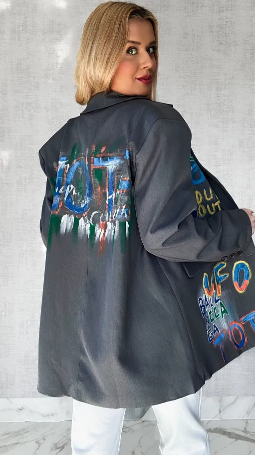 Idealna szara marynarka z kolorowym graffiti OVERSIZE - P552B