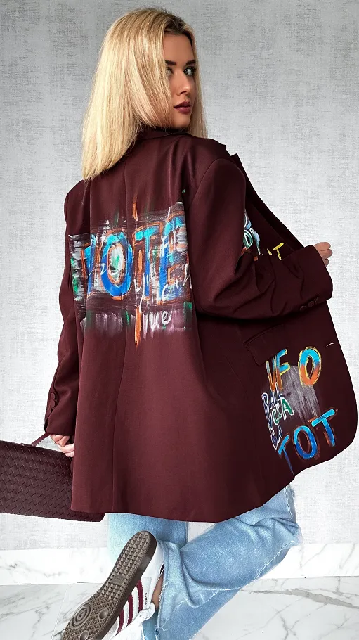 Idealna bordowa marynarka z kolorowym graffiti OVERSIZE - P552C