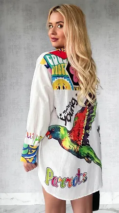 Asymetryczna jasna koszula z kolorową papugą OVERSIZE - P480