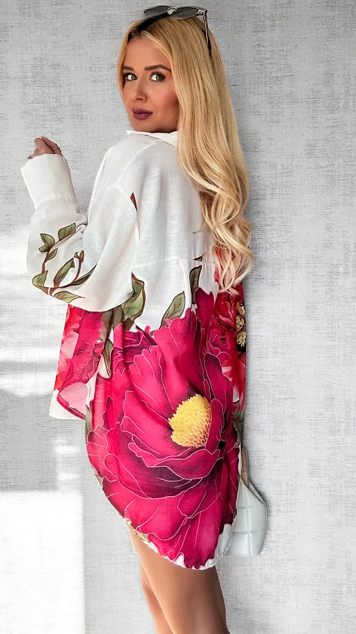 Asymetryczna jasna koszula w kolorowe kwiaty OVERSIZE - P479