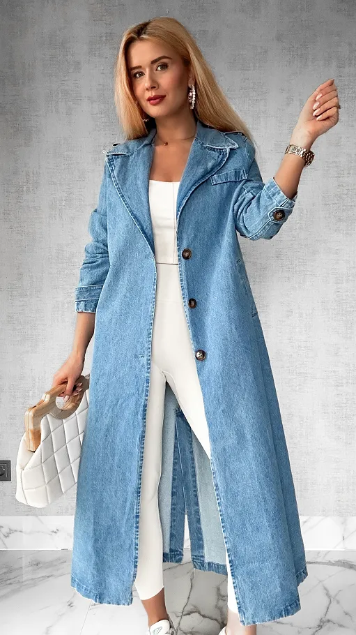 Wiosenny jeansowy płaszcz TRENCZ z szerokim paskiem BLUE JEANS - P415