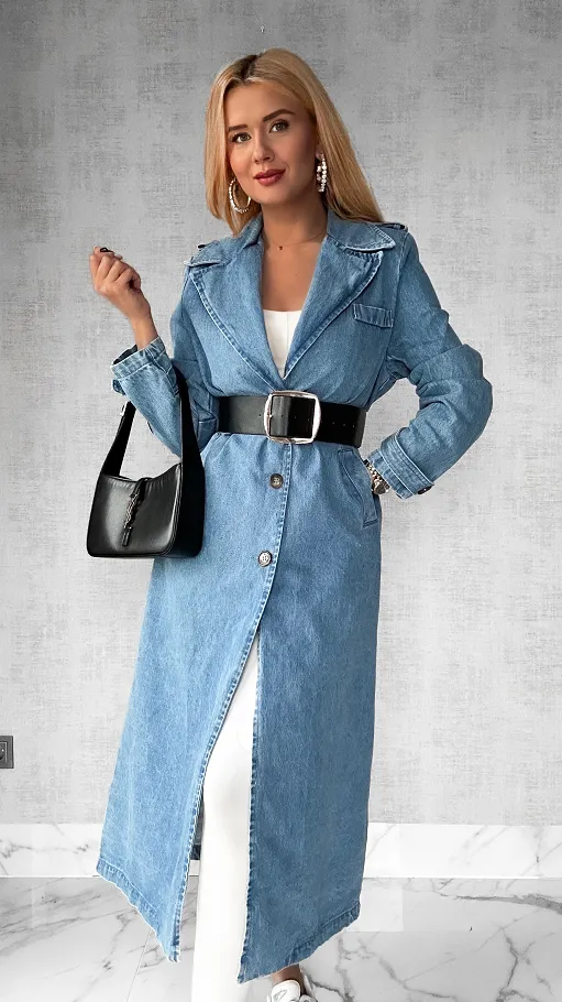 Wiosenny jeansowy płaszcz TRENCZ z szerokim paskiem BLUE JEANS - P415