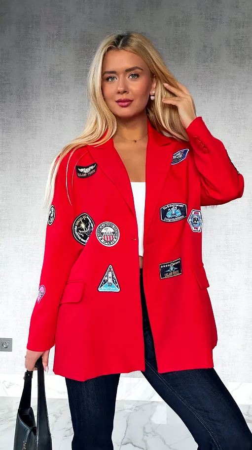 Idealna czerwona marynarka z naszywkami OVERSIZE - P273