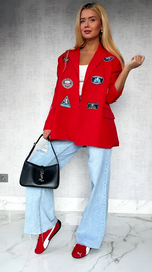 Idealna czerwona marynarka z naszywkami OVERSIZE - P273