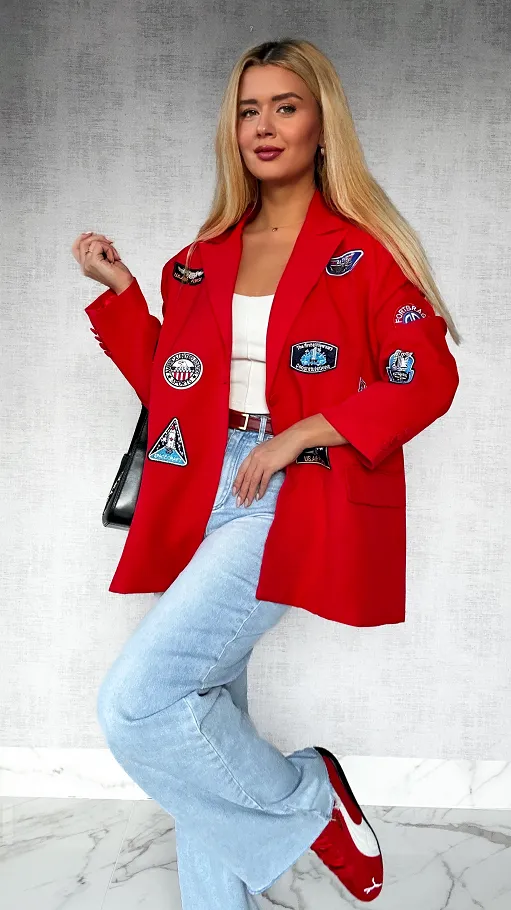 Idealna czerwona marynarka z naszywkami OVERSIZE - P273