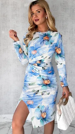 Sukienka w NIEBIESKIE kwiaty z marszczeniem i rozcięciem ONE SIZE - P509D