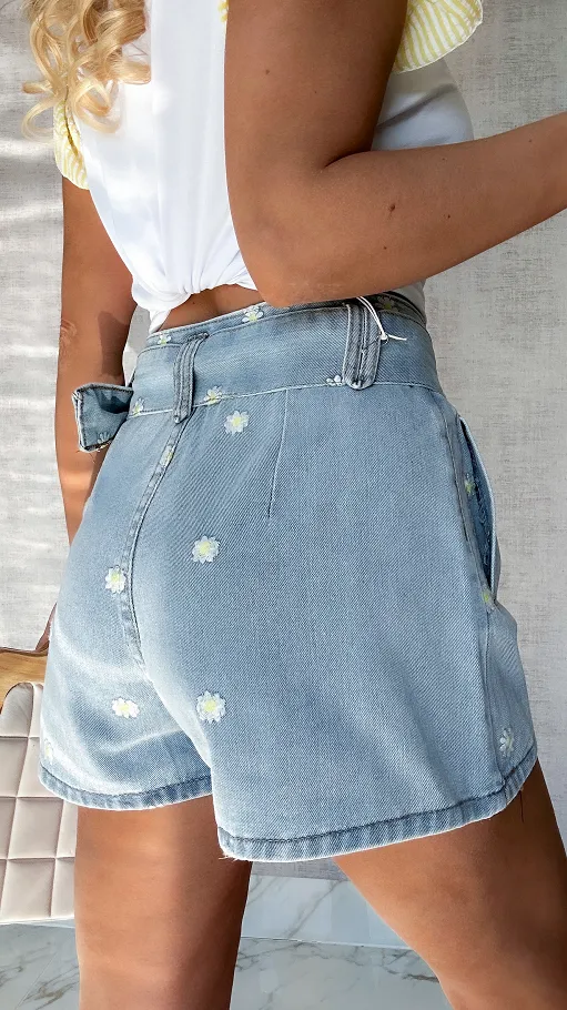 Szorty jeansowe w stokrotki z paskiem - P569
