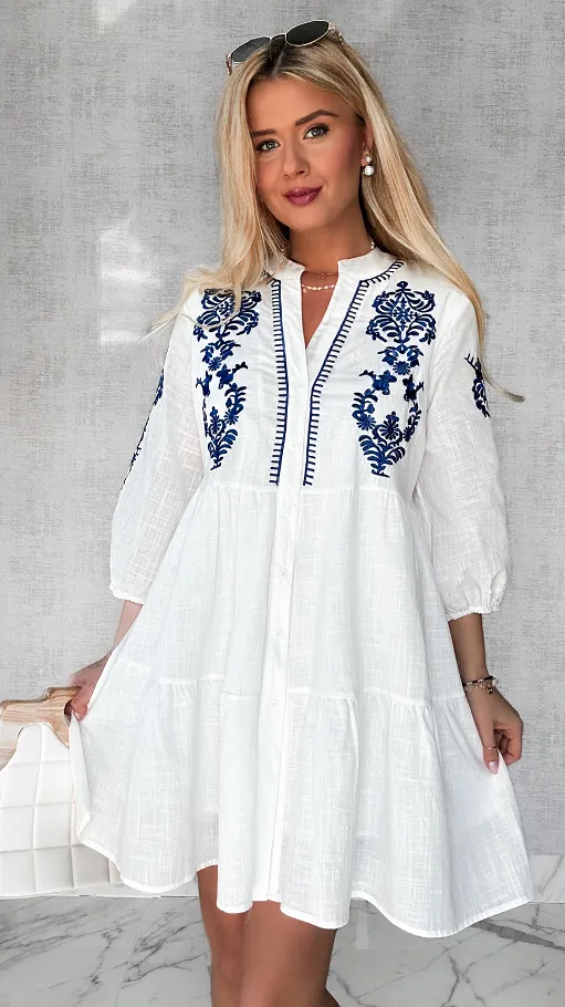 Biała bawełniana luźna sukienka z granatowymi haftami ONE SIZE - P455A