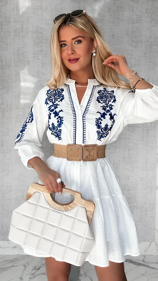 Biała bawełniana luźna sukienka z granatowymi haftami ONE SIZE - P455A
