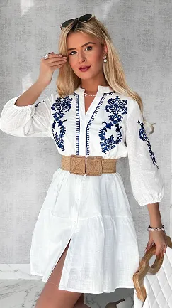Biała bawełniana luźna sukienka z granatowymi haftami ONE SIZE - P455A