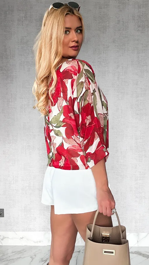 Bluzka w czerwone kwiaty z bocznym wiązaniem ONE SIZE - P447A