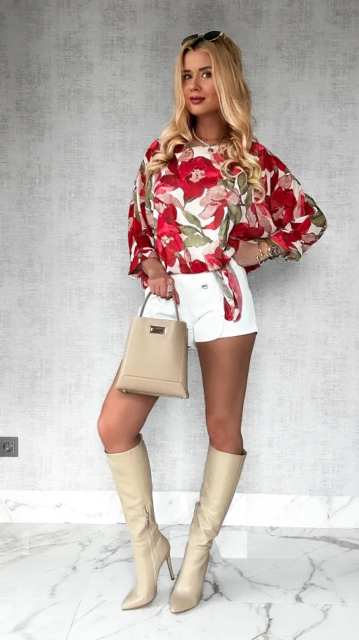 Bluzka w czerwone kwiaty z bocznym wiązaniem ONE SIZE - P447A