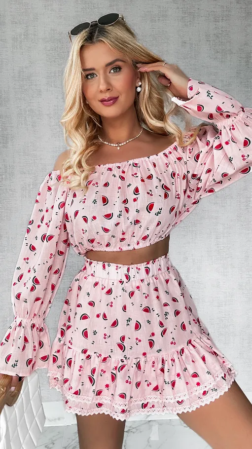 Bawełniany różowy komplet w owoce bluzka TOP + spódnico-spodenki - P547