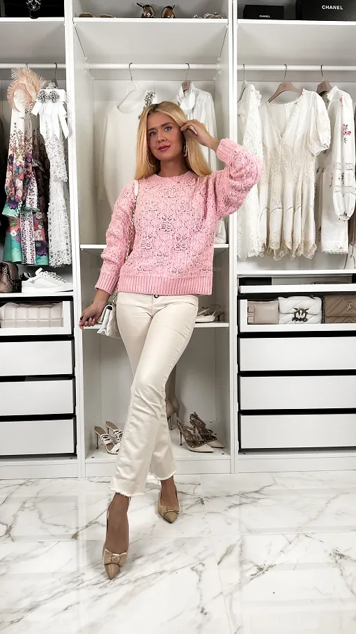 Pastelowy ażurowy sweter zdobiony perełkami ONE SIZE - P075