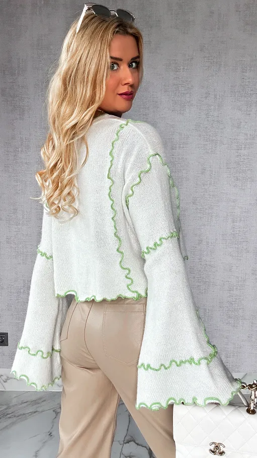 Biały wiązany sweter wiosenny z zielonym wykończeniem - P255