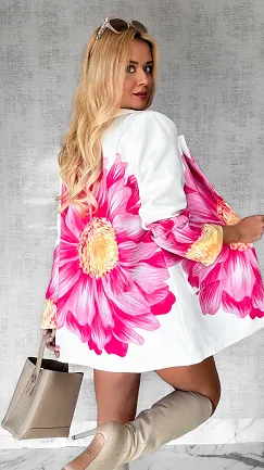 Piękna biała marynarka z kwiatem OVERSIZE - P506A