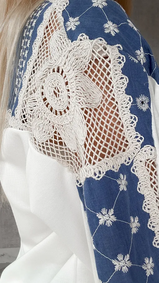 Lekka bluza zapinana na zamek z ażurowymi wstawkami ONE SIZE - P457